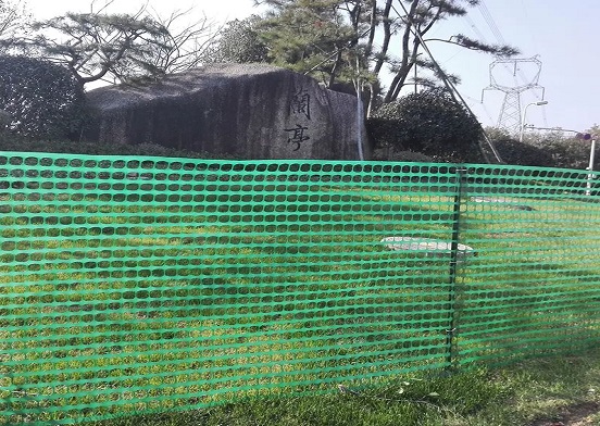 Proteggi i tuoi polli con la rete in plastica per pollame